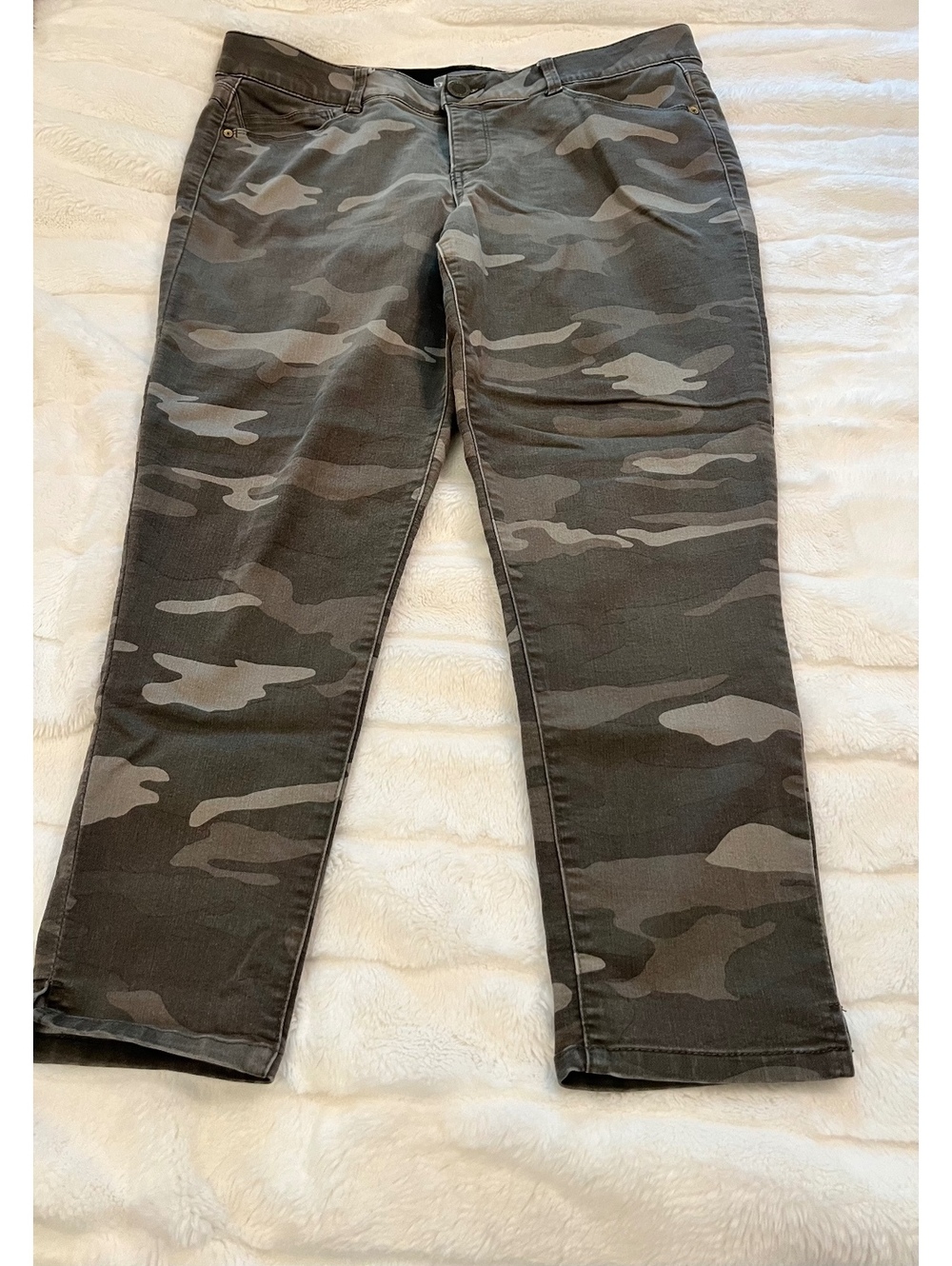 Wit and Wisdom Women’s Size 14 Camo green pants 36x32